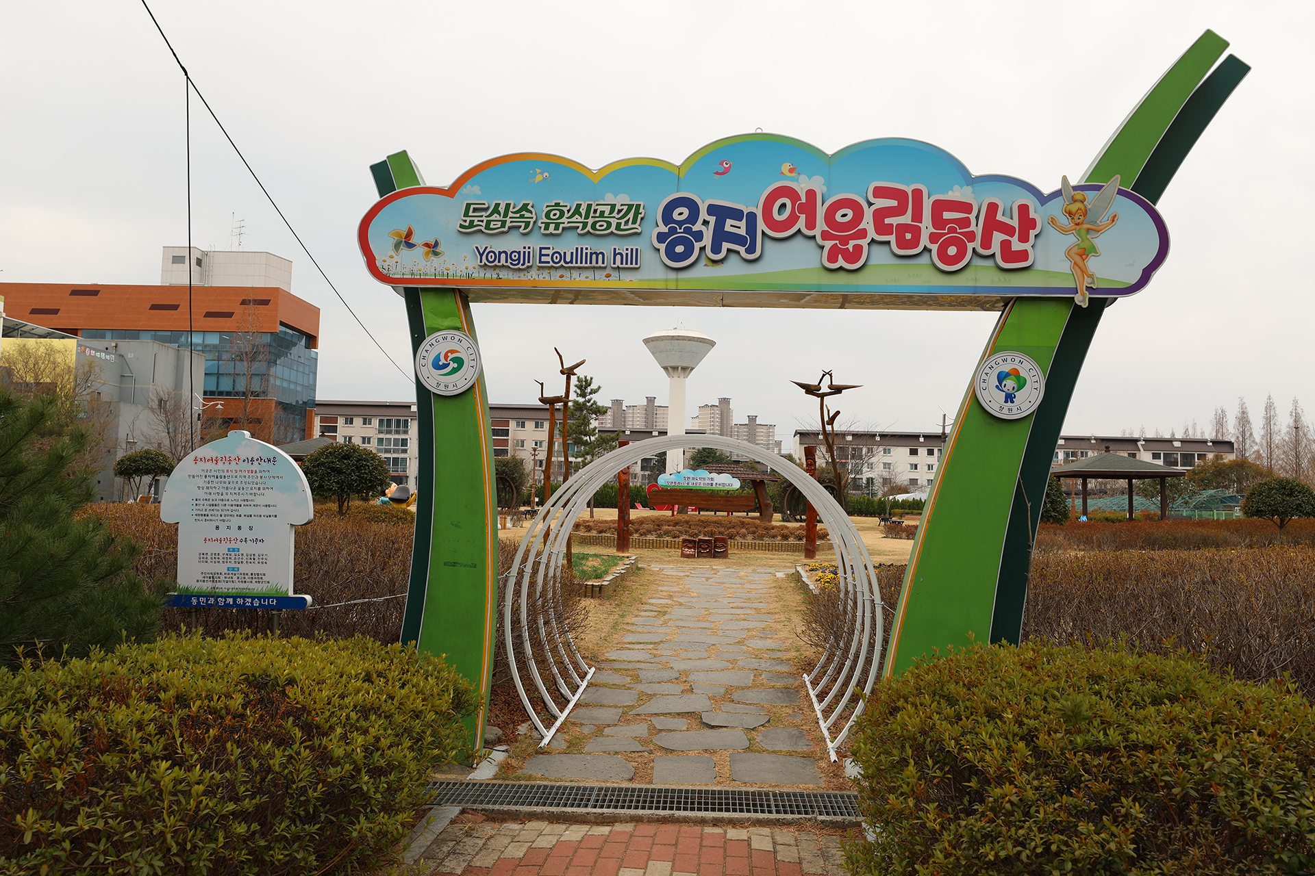 창원시 가로수길 카페거리