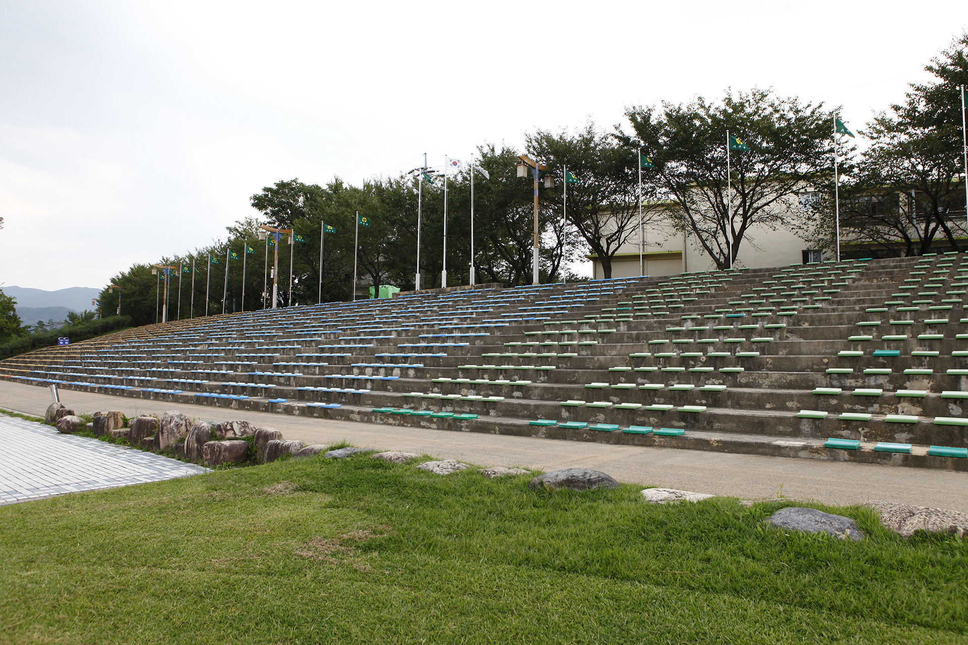 밀양강 둔치 야외공연장