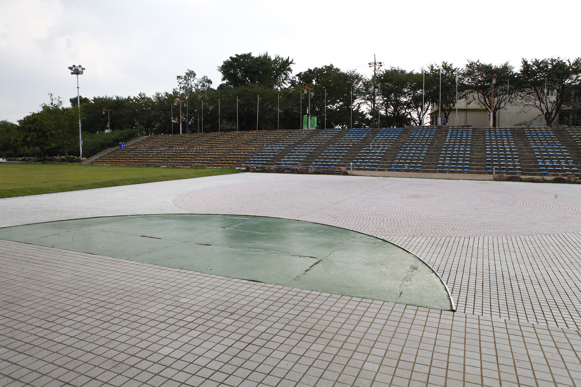 밀양강 둔치 야외공연장