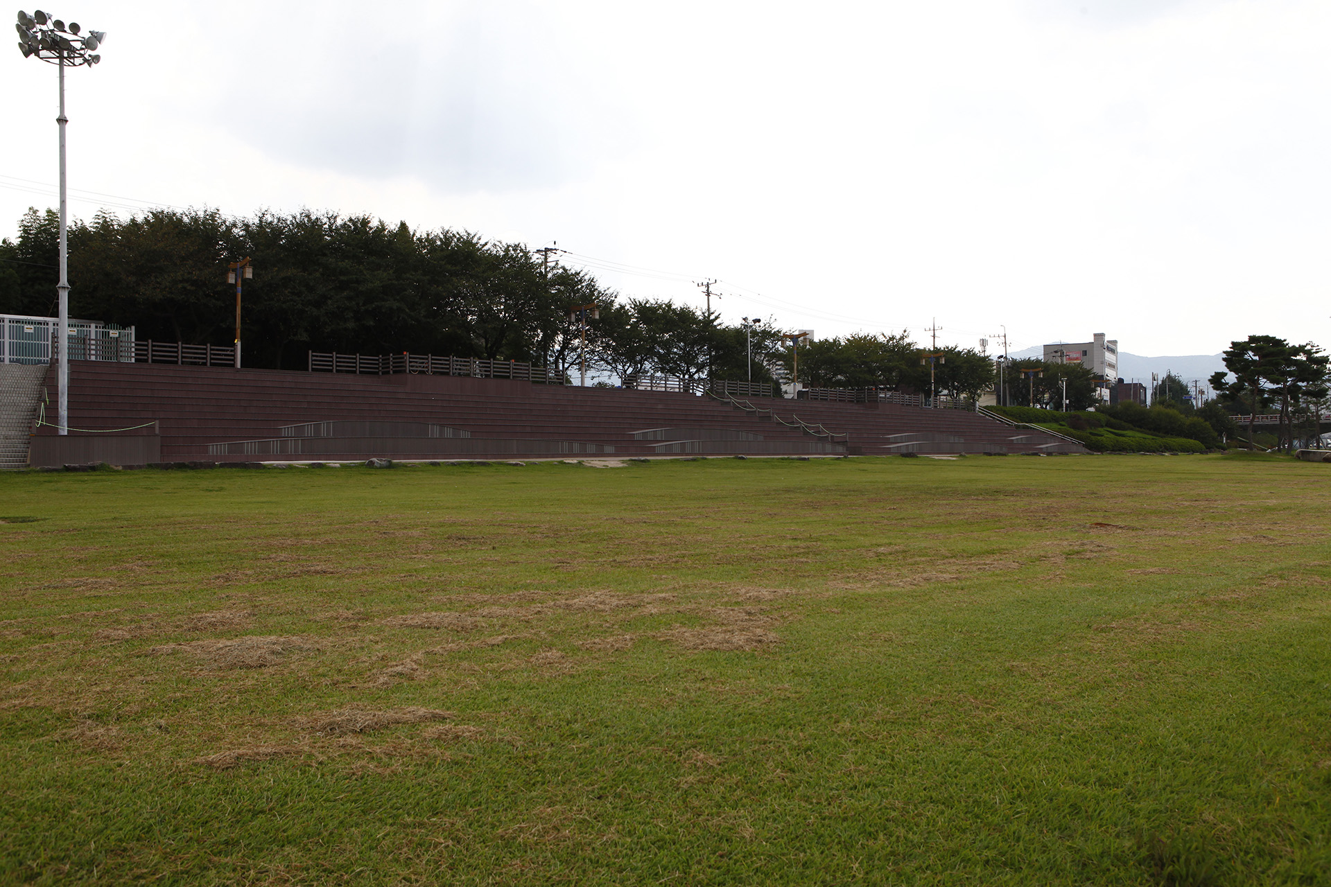 밀양강 둔치 야외공연장