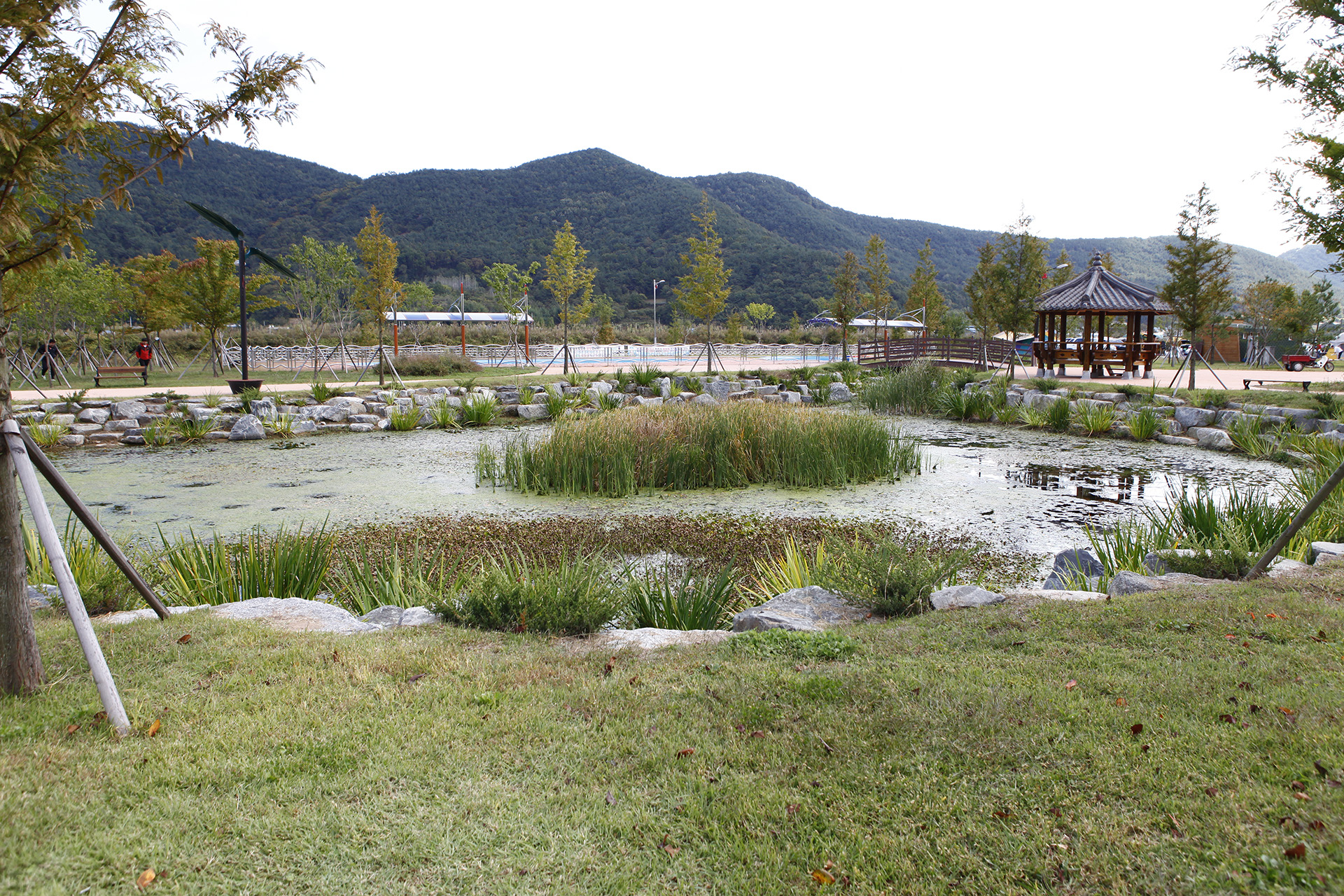 설뫼충효 테마파크