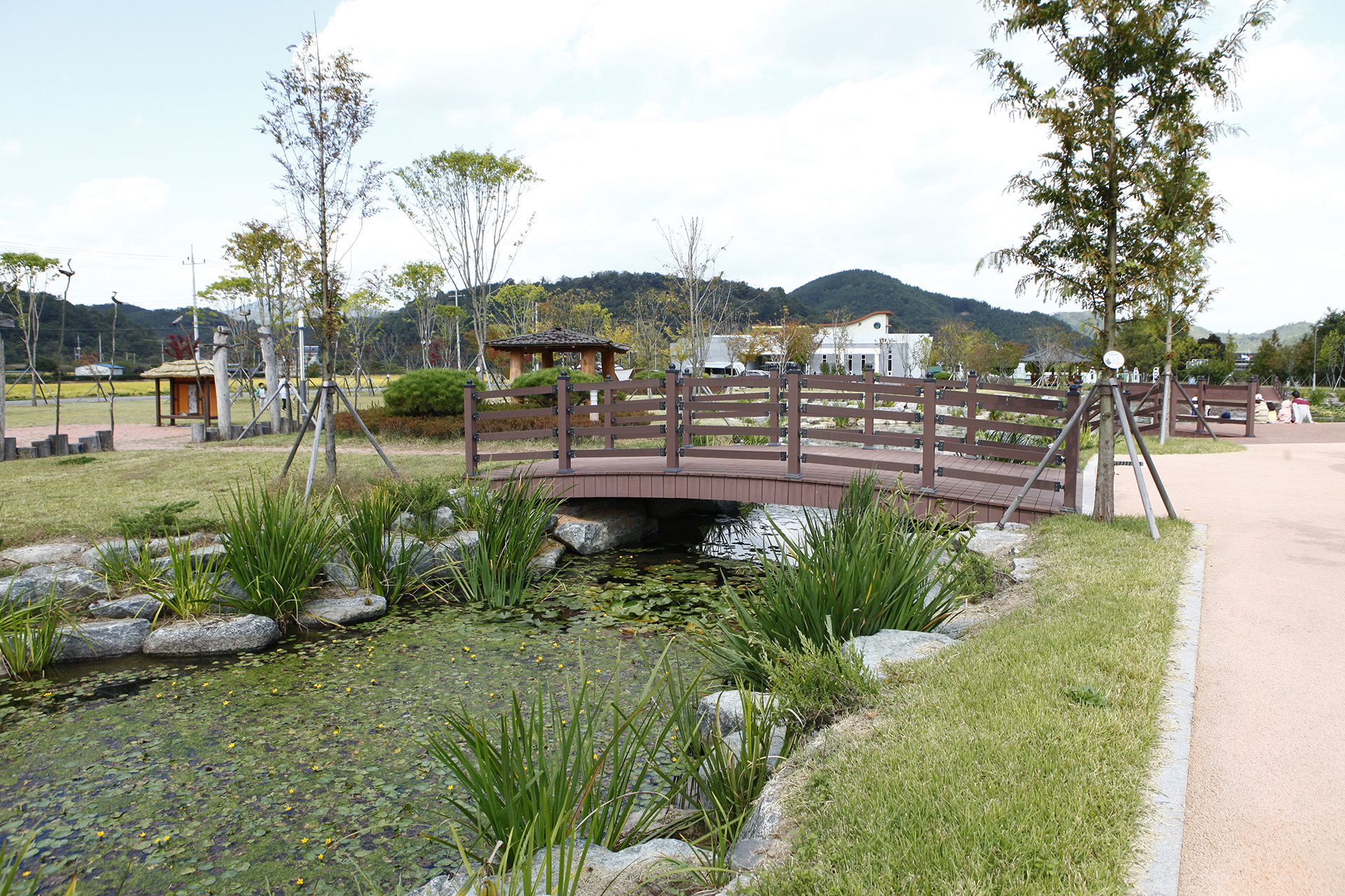 설뫼충효 테마파크