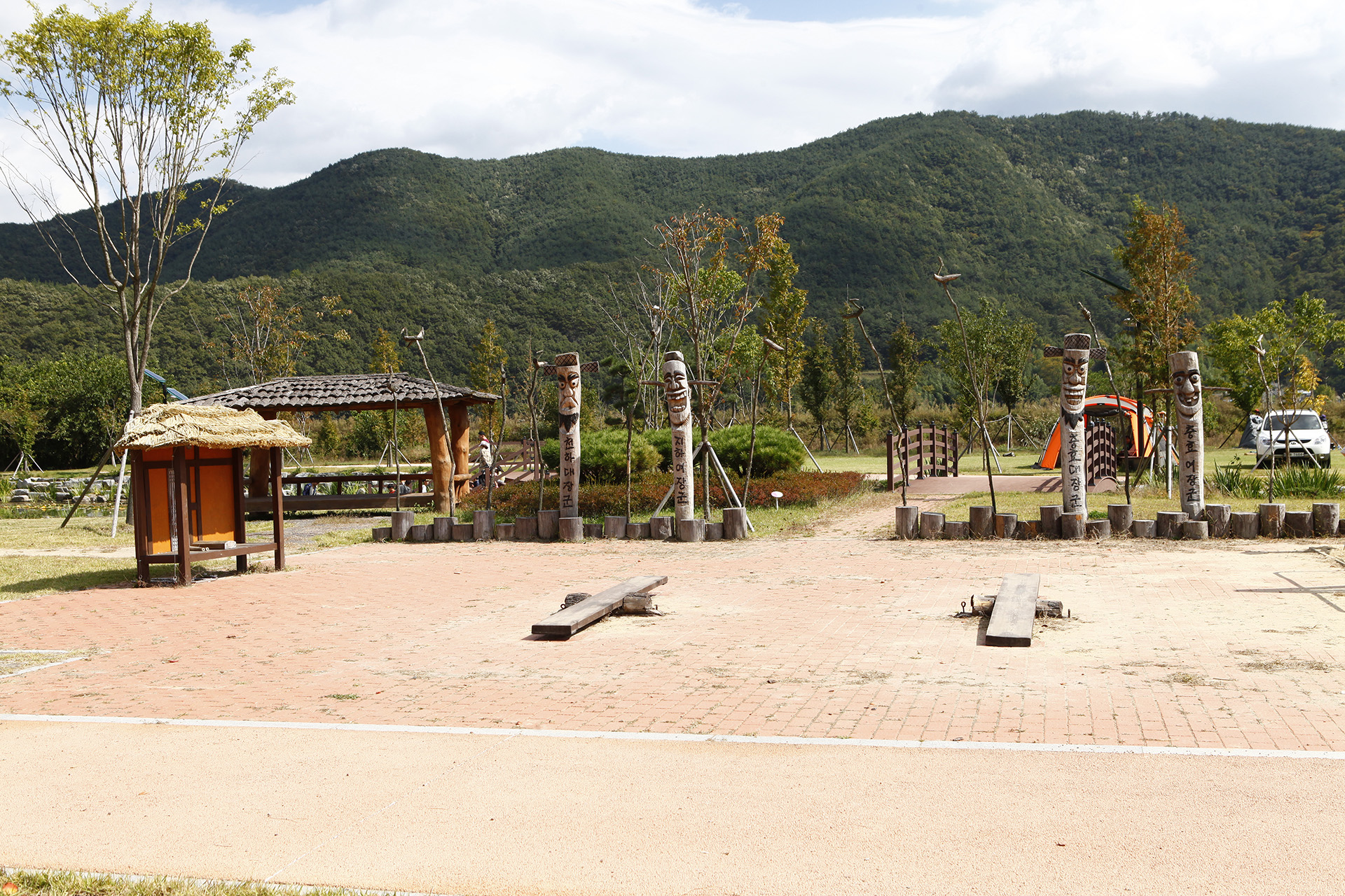 설뫼충효 테마파크