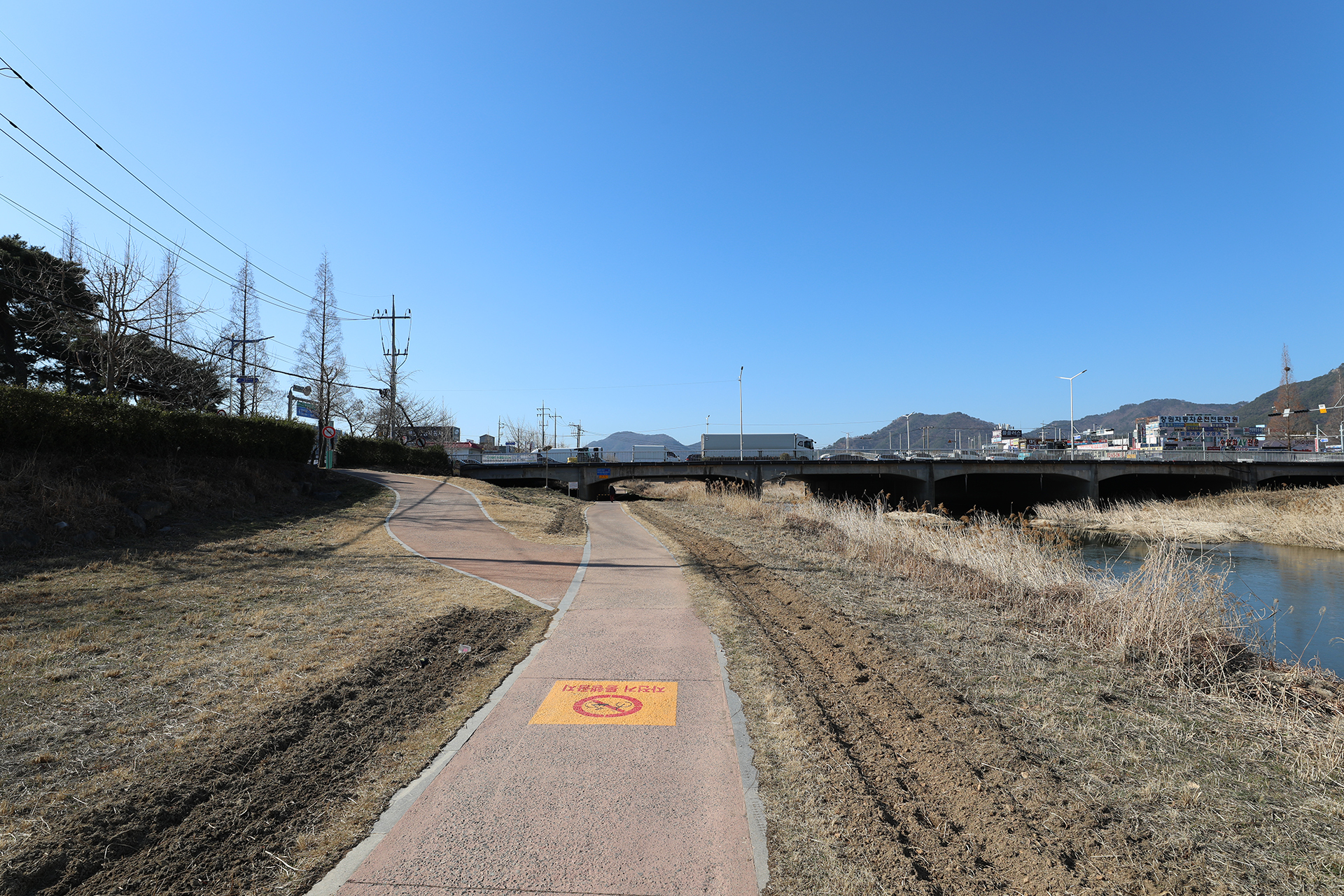 팔용동 도심 하천